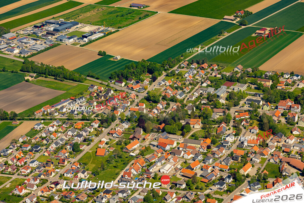 Das Luftbild zeigt :  Wehringen - Die Luftaufnahme wurde 2024 vom UL-Flugzeug aus erstellt ( keine Drohne ) - Hochauflösende Luftaufnahme - Für grossformatige Ausdrucke geeignet. Die Geschenkidee !Mit Lizenz und Bildrechte bestellbar