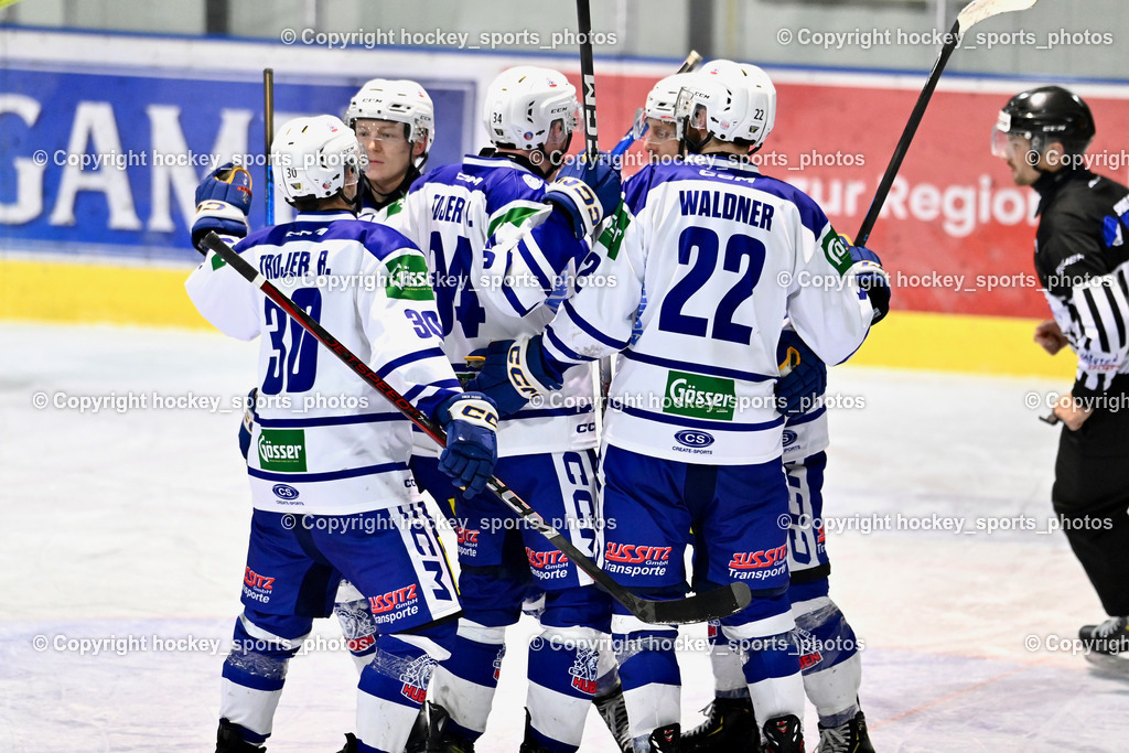 ESC SPARKASSE STEINDORF vs. UECR Huben  | #22 Waldner Elias UECR EISBÄREN HUBEN, #30 Trojer Robert UECR EISBÄREN HUBEN, Jubel UECR Huben Mannschaft, #68 Unterlercher Martin UECR EISBÄREN HUBEN, #29 Bstieler Raphael UECR EISBÄREN HUBEN, #34 Trojer Jonas UECR EISBÄREN HUBEN, ESC SPARKASSE STEINDORF vs. UECR Huben , ESC SPARKASSE STEINDORF vs. UECR Huben  am 06.02.2026 in Steindorf (Ossiachersee Halle), Austria, (Photo by Bernd Stefan)