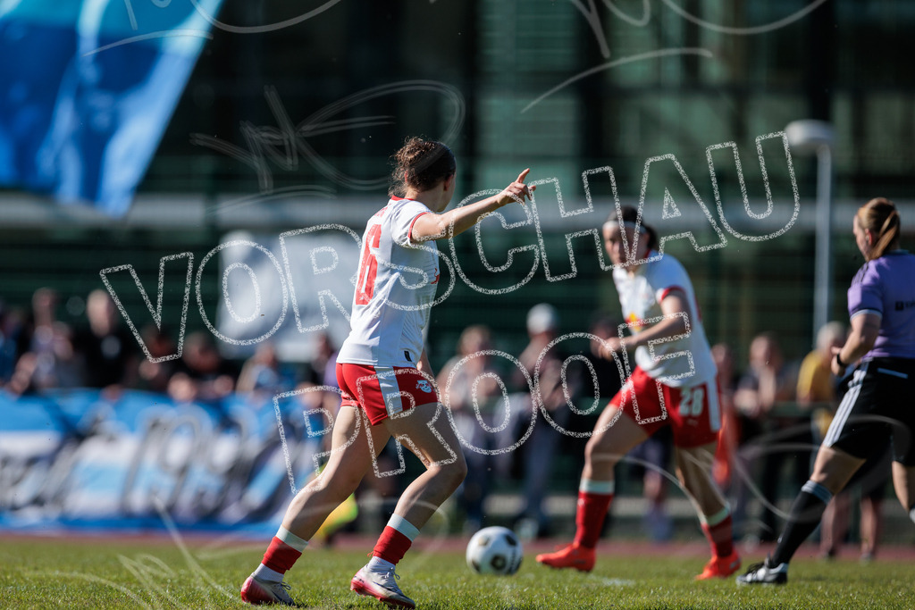 Gipfeltreffen der Frauen: Finale um den Sachsenlotto Landespokal 2026 | Am 1. Mai 2026 trafen im Endspiel des Sachsenlotto Landespokals die Frauen des Chemnitzer FC und die zweite Mannschaft von RasenBallsport Leipzig aufeinander. Vor stimmungsvoller Kulisse kämpften beide Teams ab 15:00 Uhr um die begehrte Trophäe des sächsischen Fußballs. Diese Galerie zeigt die Highlights, packende Zweikämpfe und die emotionalsten Momente des Finaltags. - Realisiert mit Pictrs.com