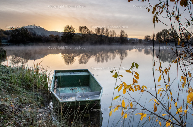 DSC_1250 | bre,bhe,Mogenstund hat Gold im Mund heißt es in einem alten Sprichwort, für Fotografen lohnt das freühe Aufstehen auch wie unser heutiges Bild vernschalicht, Unser Fotograf Thomas Neu fotografierte den Sonnenaufgang am Jochimsee, die Starkeburg und der See mit Nebelschwaden auf der Oberfläche sowie der alte Kahn auf dem Wasser verleihen diesem Fotos einen besonderen Reiz, , Bild: Thomas Neu