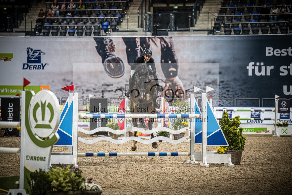 DOS_2718 | Entdecke hochwertige Reitturnierfotos von Foto Oger. Professionell, emotional und authentisch – jetzt Lieblingsmomente im Shop bestellen.Deutschlandweite Turnierfotografie. - Realisiert mit Pictrs.com