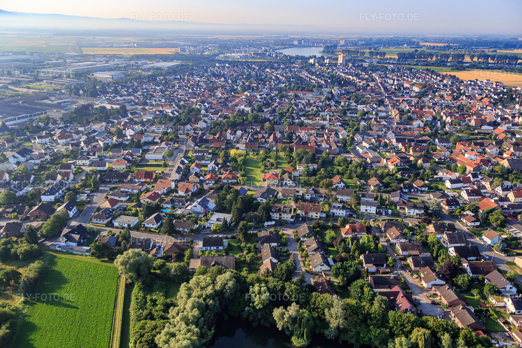 Luftbild: Langwattstr in Biebesheim am Rhein im Bundesland Hessen in Deutschland. Foto: IMG_091363.jpg vom 07.07.2016 durch Werner Riehm/FLY-FOTO.de