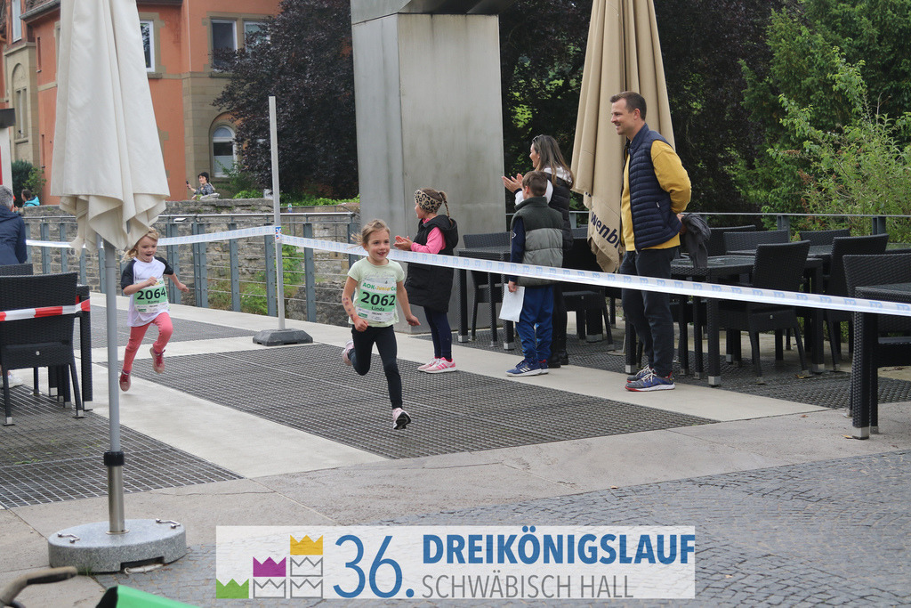 AOK Junior Cup 400m | 3Königslauf 2022 AOK Junior Cup 400m - Realisiert mit Pictrs.com