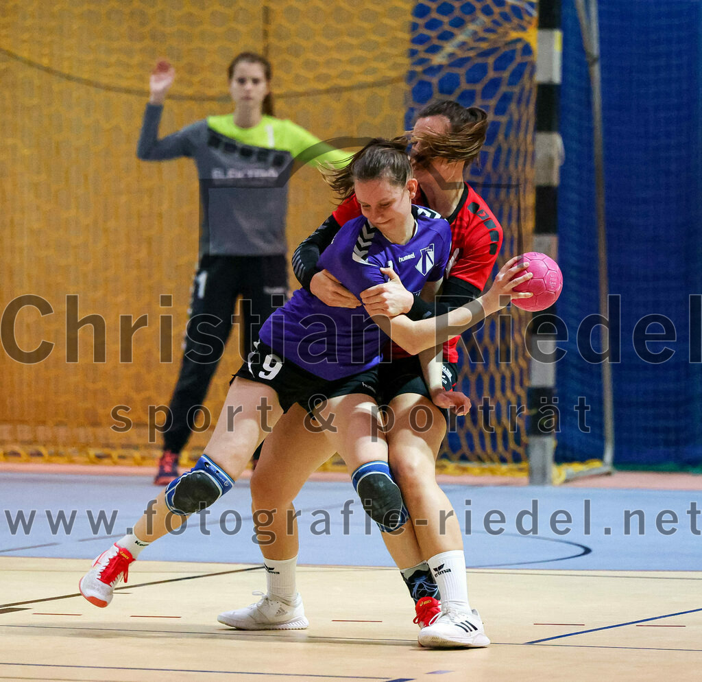 2022-11-05_100_SpVgg_Altenerding_gegen_SpVgg_Erdweg | Erding, Deutschland, 05.11.2022:
Handball, Bezirksoberliga Frauen Altbayern 2022 / 2023, 3. Spieltag, SpVgg Altenerding gegen SpVgg Erdweg, Endergebnis: 27:16

Julia Kranich (SpVgg Altenerding, #9), Anna Wallner (SpVgg Erdweg, #6)

Foto: Christian Riedel / fotografie-riedel.net