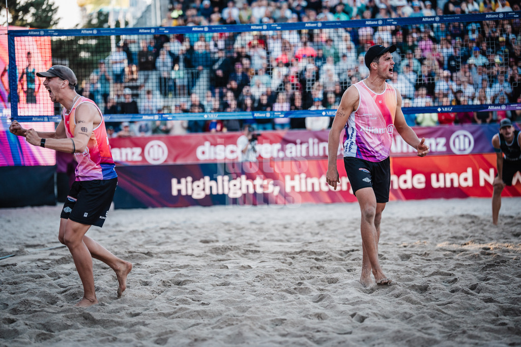 Beachvolleyball | Männer | Finale | Deutsche Meisterschaften 2025 Timmendorfer Strand | 07.09.2025 | v.l. Lukas Pfretzschner und Sven Winter jubeln