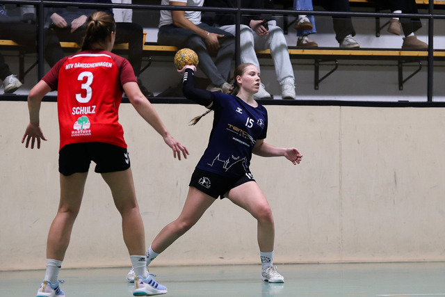 Handball I Damen I Saison 2025-2026 I Verbandsliga Süd I HSG Kalkberg 06 - MTV Dänischenhagen I 14.12.2025.202 | Hannah Zickermann (15, HSG Kalkberg 06) - Realisiert mit Pictrs.com
