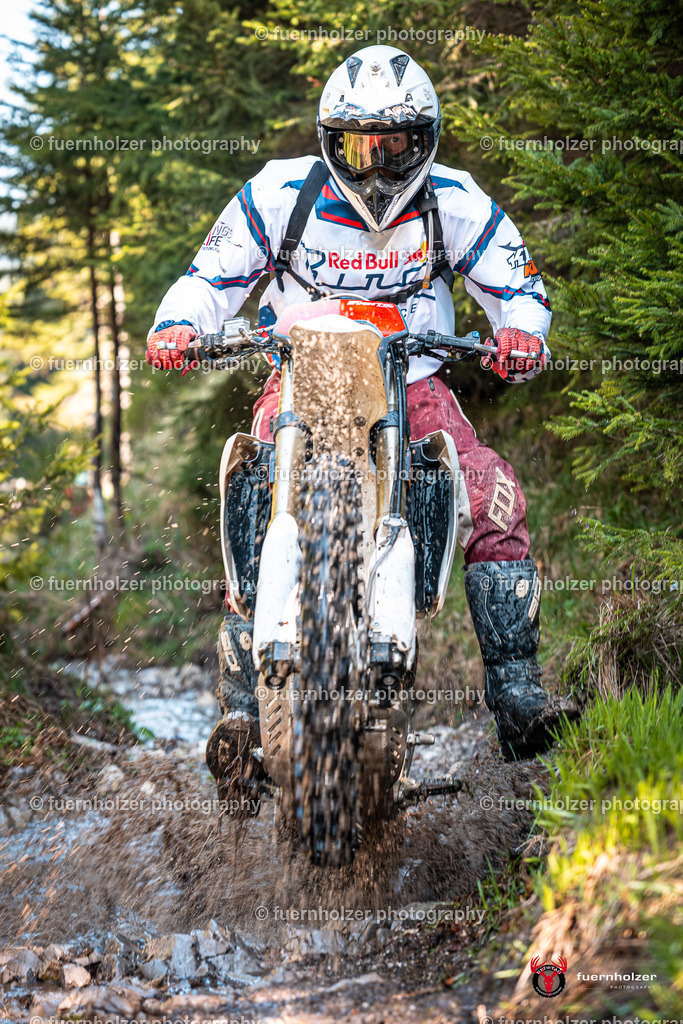fuernholzer_250501-C1-142 | Fotografische Impressionen von der Red Stag Enduro Extreme by fuernholzer-photography.com. Endurosport in Österreich fotografisch festgehalten von fuernholzer. Auftragsfotografie für Private, Gewerbefotos und Industriefotografie. Eventfotografie, Sportfotografie und Motorsportfotografie. Anbieter von Fotoworkshops, Fototraining, fotografischen Vorträgen und Fotoseminaren.
