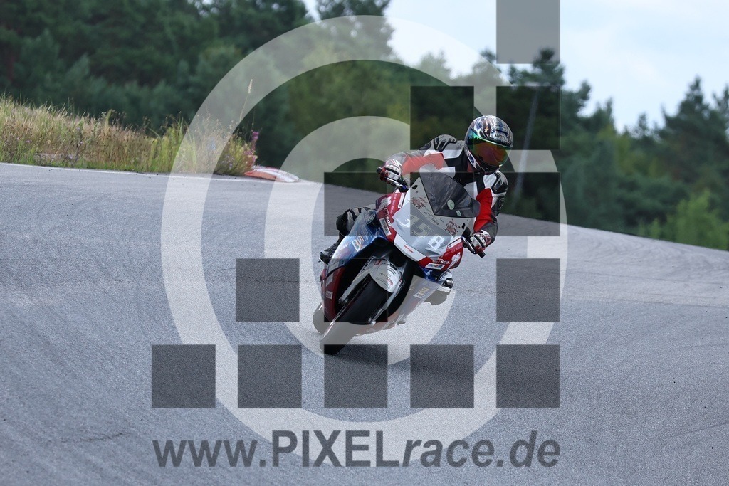 0358-20240805_03404 | Schöne Erinnerungen an spannende Momente - das festzuhalten ist unser Job. PIXELrace.de ist seit 2003 auf den Rennstrecken Europas unterwegs um die Action draußen beim Fahren und die wunderbare Stimmung imm Fahrerlager für euch einzufangen.