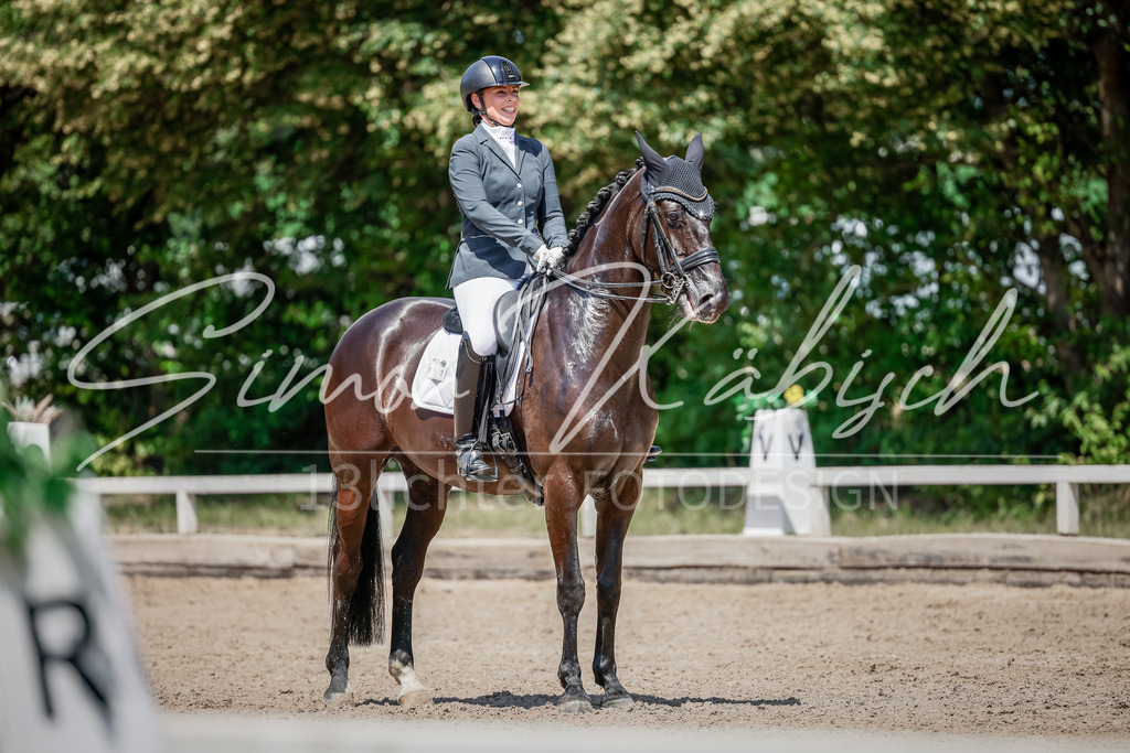 20250621-_3LI8276 | Tierfotografie Pferde, Hunde, Katzen, Haustiere.
Turnierfotografie Reitturniere, Reiten, Springreiten, Dressur in Hanau, dem Main-Kinzig-Kreis und dem Rhein-Main- Gebiet um Frankfurt