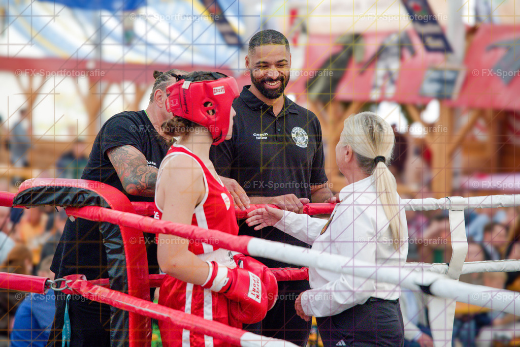 Boxkampf Frauen 04 | Sportfotos und Eventgalerien von FX-Sportfotografie: Fußball, Basketball, Futsal, American Football und weitere Sportarten ansehen und direkt bestellen. - Realisiert mit Pictrs.com