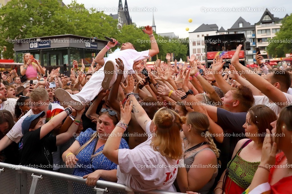 xSSC05072501032 | 05.07.2025, xsscx, Köln, Heumarkt, Cologne Pride: Gregor Hägele gibt ein Konzert im Rahmen des Cologne Pride 2025