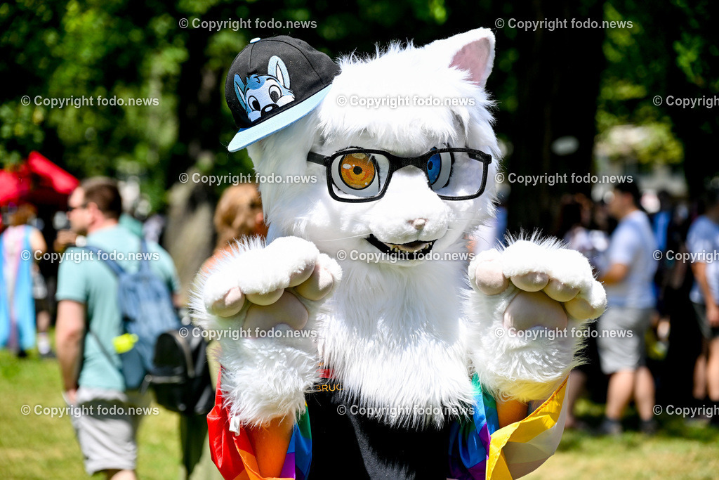 Linzpride 2024_ 06.07.2024-65 | 06.07.2024, Linz, AUT, Linzpride 2024, im Bild Teilnehmer an der Linz Pride 2024