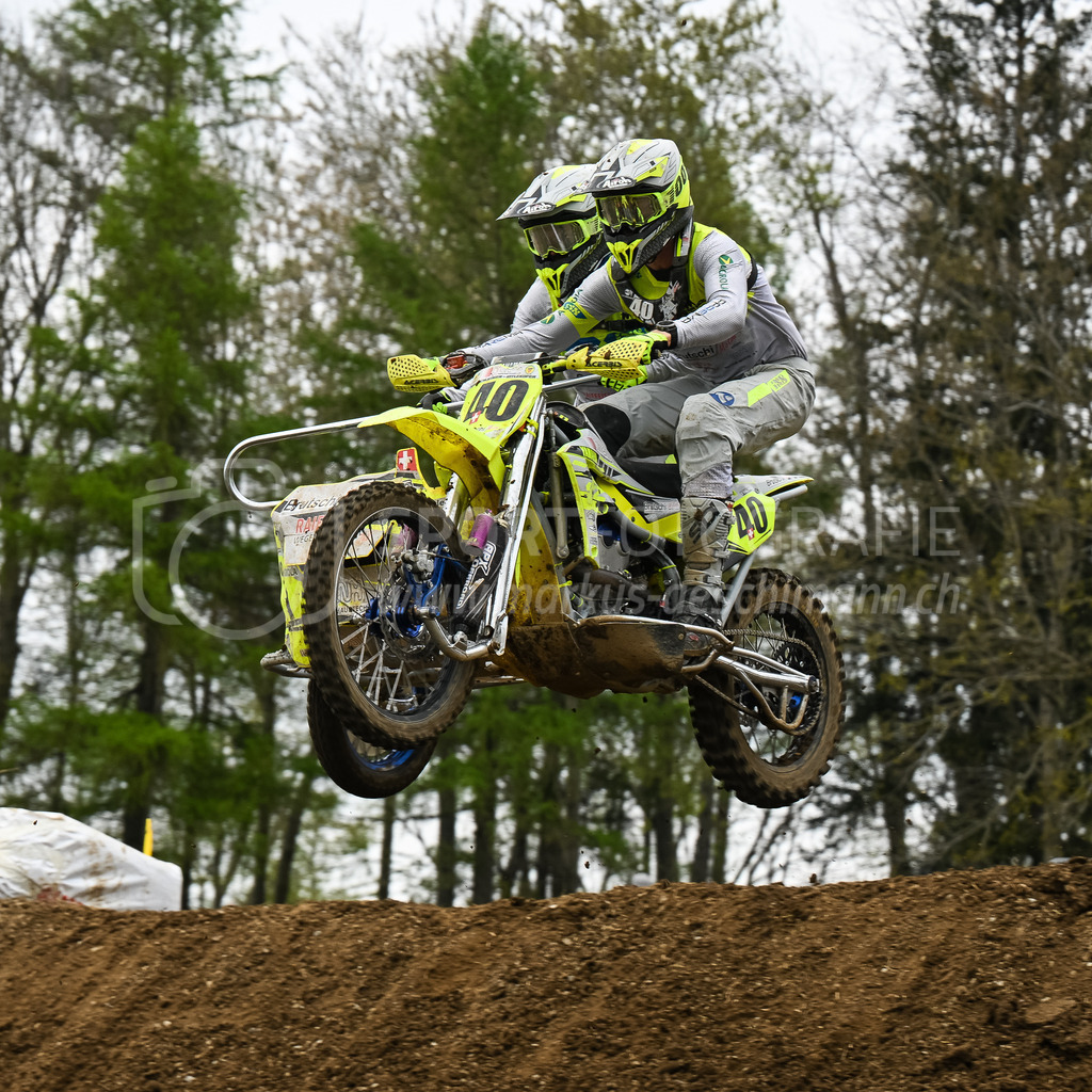 Motocross Schlatt bei Winterthur - 30. April 2023 | #40 Schlienger Dominik / Intlekofer Daniel aus Wegenstetten (CH) auf WSP Yamaha in der Kategorie Seitenwagen am Motocross Schlatt bei Winterthur, 30. April 2023. 
Instagram: @mx_schlatt | @mc_wila | @sam_schweiz
Bild: Sportfotografie Markus Aeschimann | www.markus-aeschimann.ch - Realisiert mit Pictrs.com