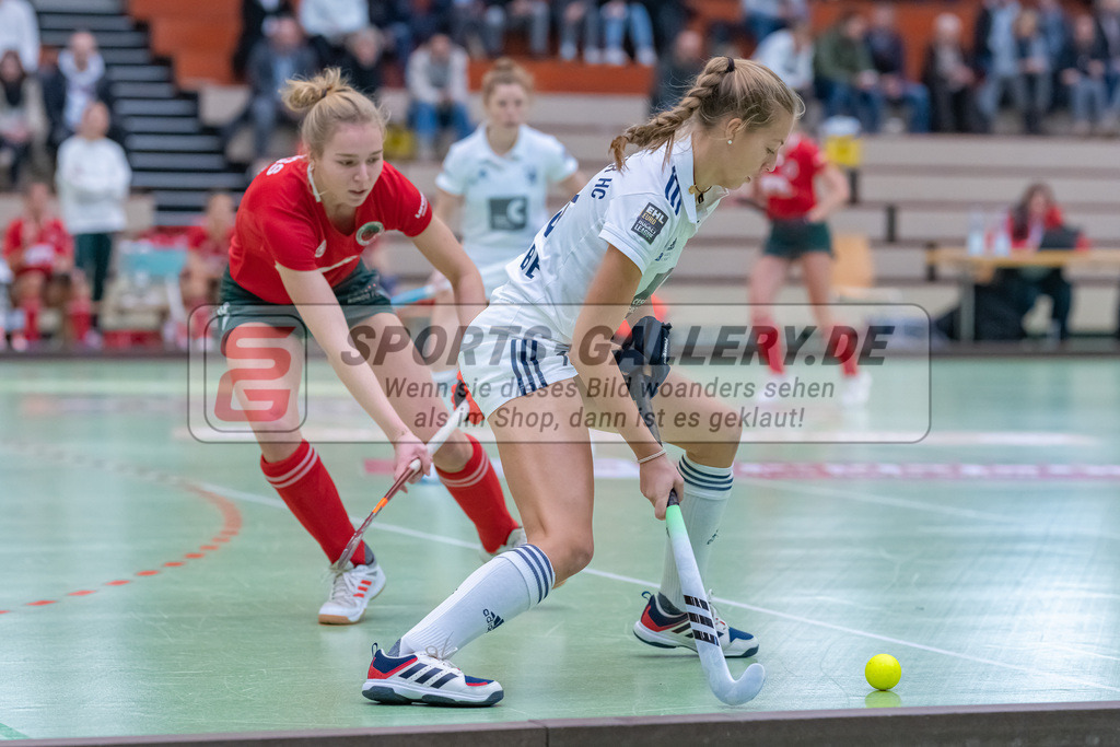 HK_20221126_101705 | 1. Bundesliga ( Halle ) Damen Crefelder HTC - Düsseldorfer HC am 27.11.2022 Crefelder HTC, Krefeld , Sophia Schwabe ( Düsseldorfer HC #18 )