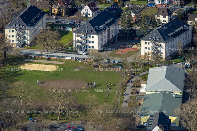 Hamm230216189 | Luftbild, Bundesverwaltungsamt Hamm, Sportplatz mit Fußballspielern, Zentrale Unterbringungseinrichtung für Flüchtlinge (ZUE), Uentrop, Hamm, Ruhrgebiet, Nordrhein-Westfalen, Deutschland
