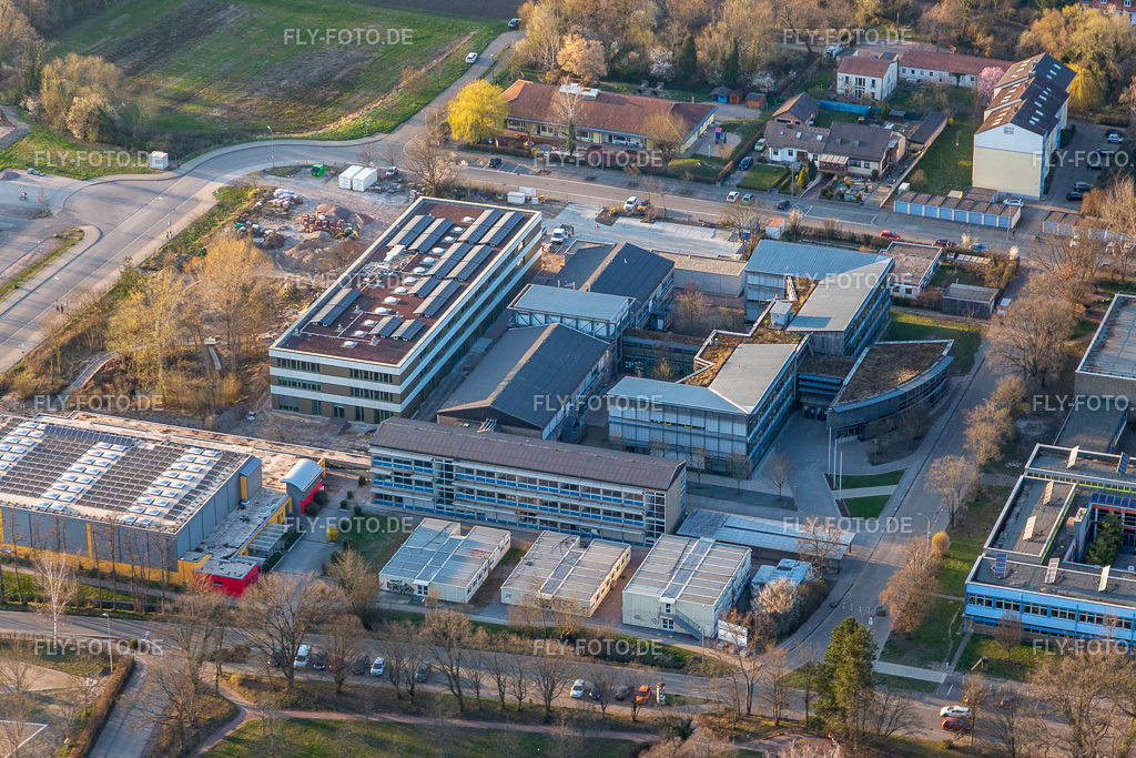 Neubau Integrierte Gesamtschule Kandel https://igs-kandel.de/ | Luftbild: Neubau Integrierte Gesamtschule Kandel https://igs-kandel.de/ in Kandel im Bundesland Rheinland-Pfalz in Deutschland. Foto: IMG_131043.jpg vom 22.03.2022 durch ©2025 Werner Riehm fly-foto.de/copyright - Realisiert mit Pictrs.com