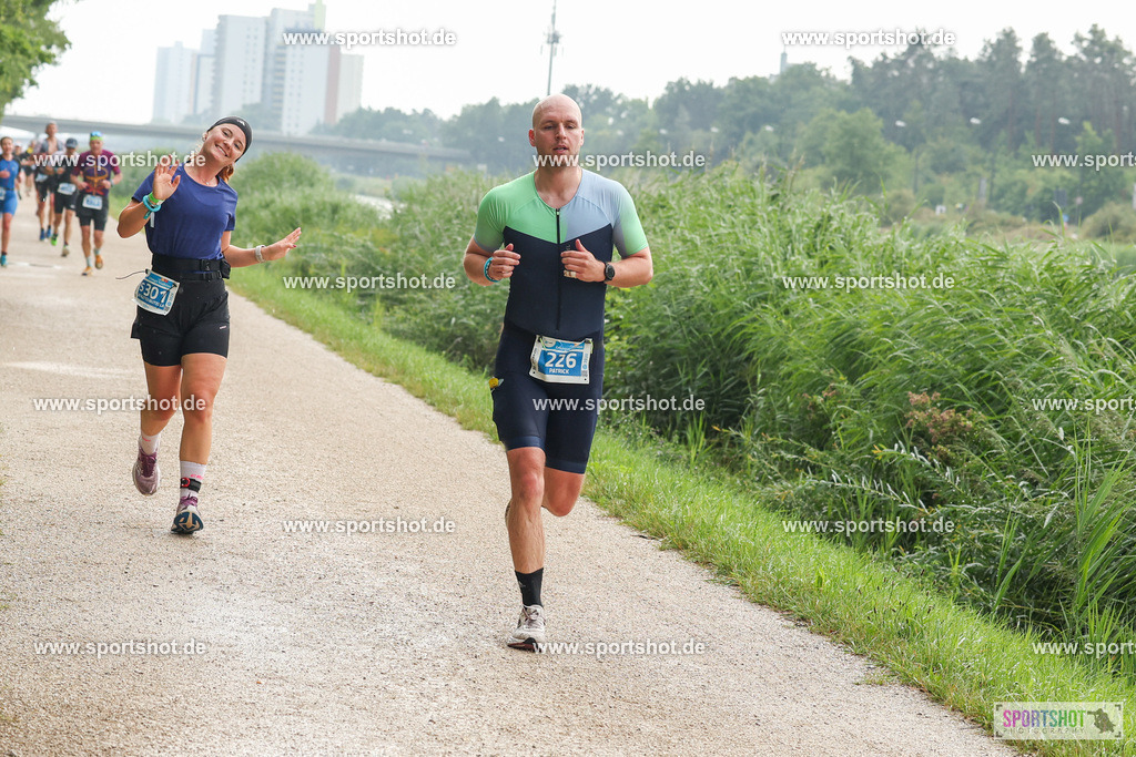 LUR_1481 | 34. M-net Erlanger Triathlon 2025 #erlangertriathlon  #mnettriathlon2025 #mnettriathlon #team #olympischedistanz #mitteldistanz #triathlon #maindonaukanal  #erlangertriathlon2025 #yourpictrs #tv1848 #tv1848erlangen  #triathlonbayern #sportinerlangen #demsportverbunden #sportshot_your_pictrs Copyright: www.sportshot.de