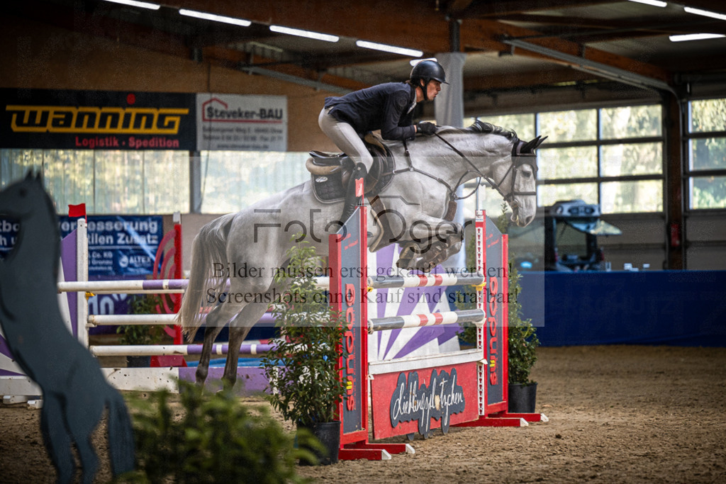 DOS_2604 | Entdecke hochwertige Reitturnierfotos von Foto Oger. Professionell, emotional und authentisch – jetzt Lieblingsmomente im Shop bestellen.Deutschlandweite Turnierfotografie. - Realisiert mit Pictrs.com