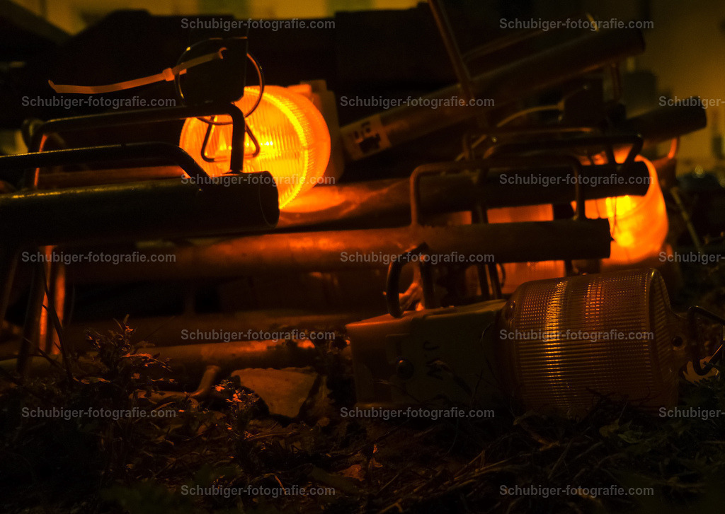 Baustellenlichter | Baustellenlichter im Gerüst - Realisiert mit Pictrs.com