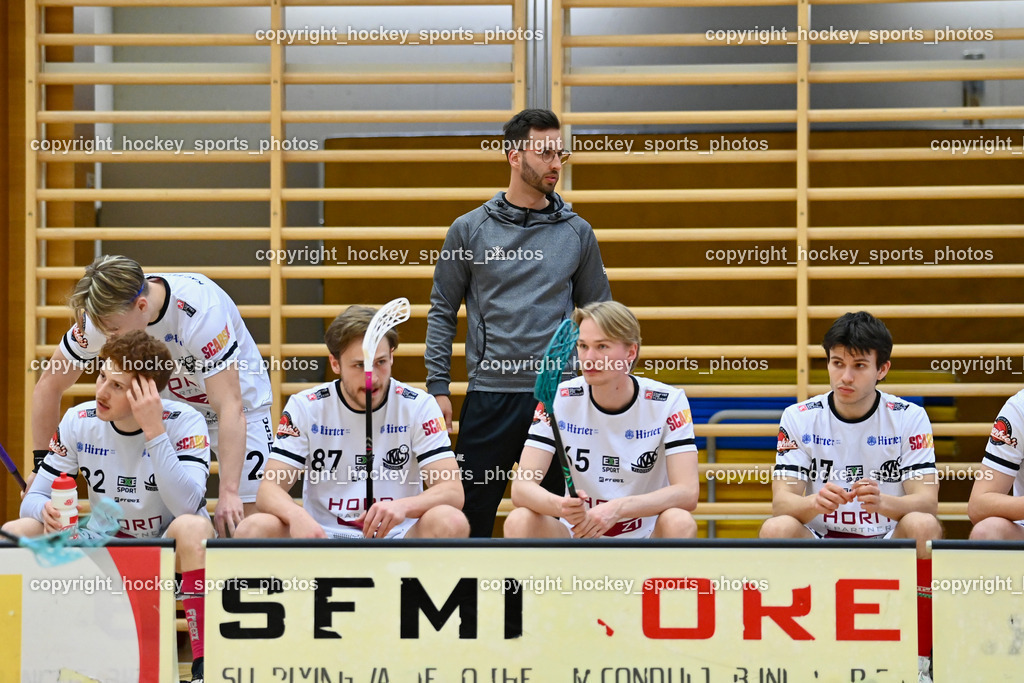 VSV Unihockey vs. KAC Floorball | Spielerbank KAC Floorball, #87 Fabian Grabner KAC Floorball, #65 Viktor Lesnjak KAC Floorball, #17 Albert Nagy KAC Floorball, Asisstentcoach KAC Max Olsacher,  VSV Unihockey vs. KAC Floorball, VSV Unihockey vs. KAC Floorball am 28.03.2026 in Villach (Ballspielhalle St. Martin), Austria, (Photo by Bernd Stefan)