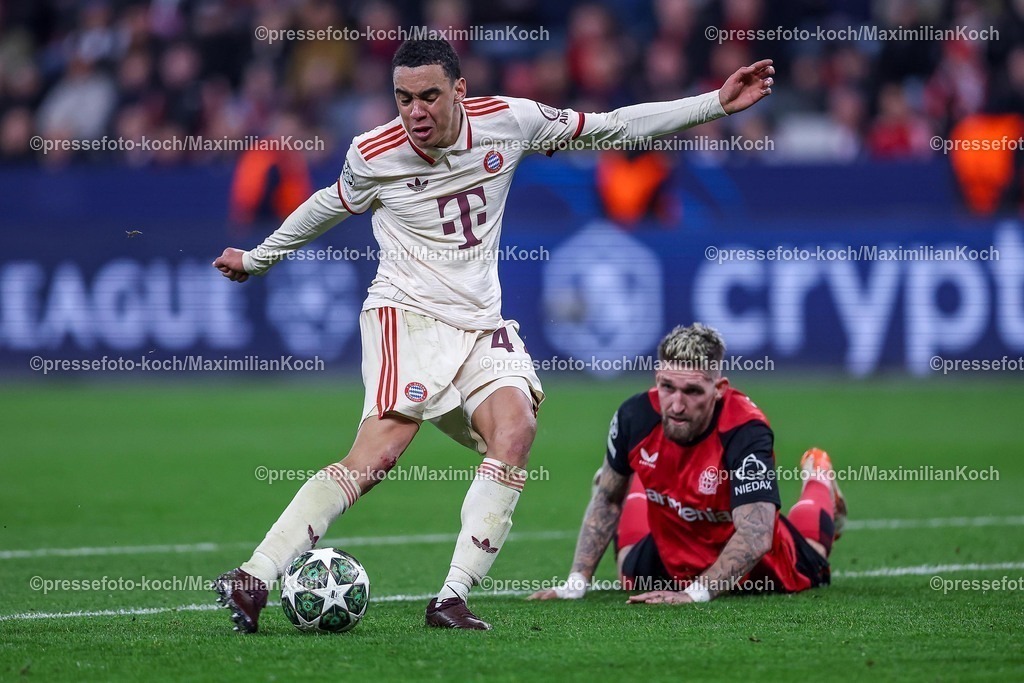 UCL11032502508 | 11.03.2025, Fußball, UEFA Champions League, Bayer 04 Leverkusen - FC Bayern München, Achtelfinale Rückspiel, BayArena, Saison 2024 2025: Jamal Musiala (FC Bayern #42) im Zweikampf gegen Robert Andrich (Bayer04 Leverkusen #8)DFB regulations prohibit any use of photographs as image sequences and or quasi-video.