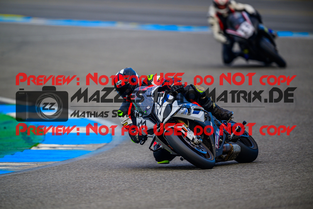 MaZZes_Fotomatrix_20250929_6007705_5693-2 | WEISS