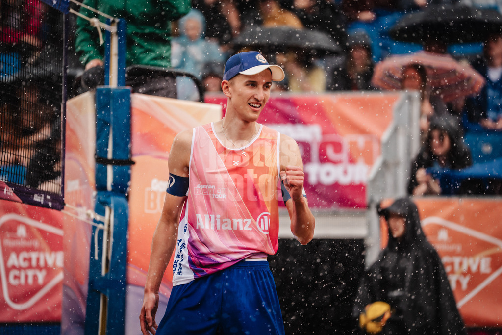 Beachvolleyball | Männer | Allianz German Beach Tour 2025 | Tourstop Hamburg | 01.06.2025 | Momme Lorenz jubelt im Regen