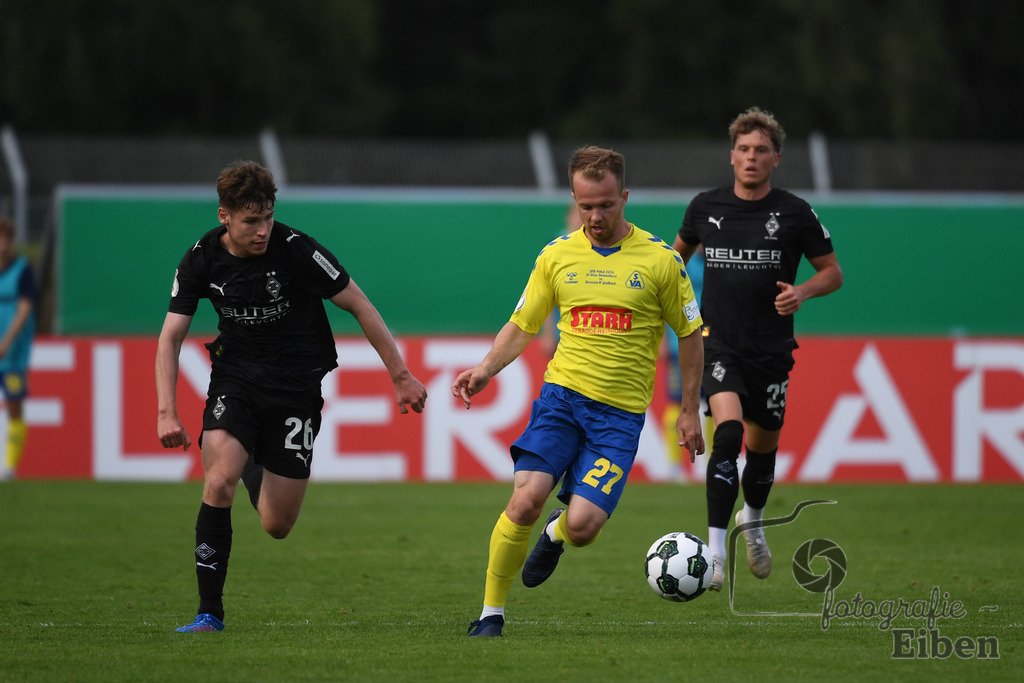 SV Atlas-Delmenhorst-Borussia Mönchengladbach | DFB-Pokal 1. Runde;SV Atlas Delmenhorst (gelb)-Borussia Mönchengladbach (schwarz) am 17.08.2025 in Oldenburg (Marschweg-Stadion), Photo: Philip Eiben 2025 - Realisiert mit Pictrs.com