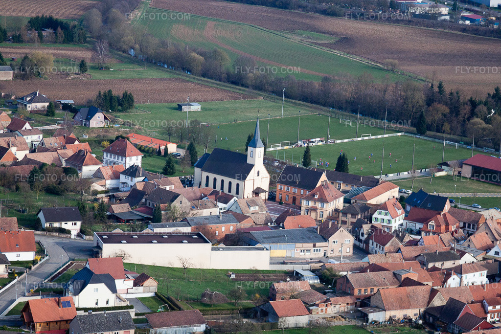 Aerial view: View of the town in Pfaffenhoffen in the state Bas-Rhin, France. – Photo: IMG_38658.jpg taken on 03/20/2011 by Werner Riehm/FLY-FOTO.com – Resolution of the original: 4752 x 3168 px