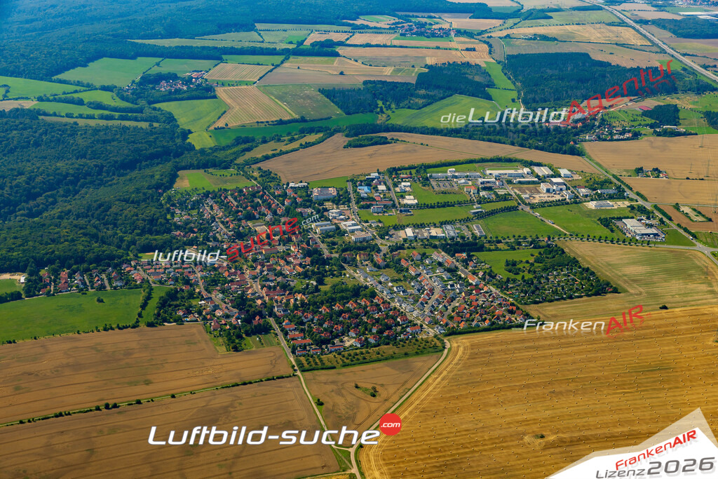 Luftaufnahme Legefeld Weimar - Die Luftaufnahme wurde 2025 vom UL-Flugzeug heraus erstellt ( ohne Drohne ) - Hochauflösende Luftaufnahme - für professionelle Ausdrucke geeignet. Die Geschenkidee !Mit Lizenz und Bildrechte bestellbar