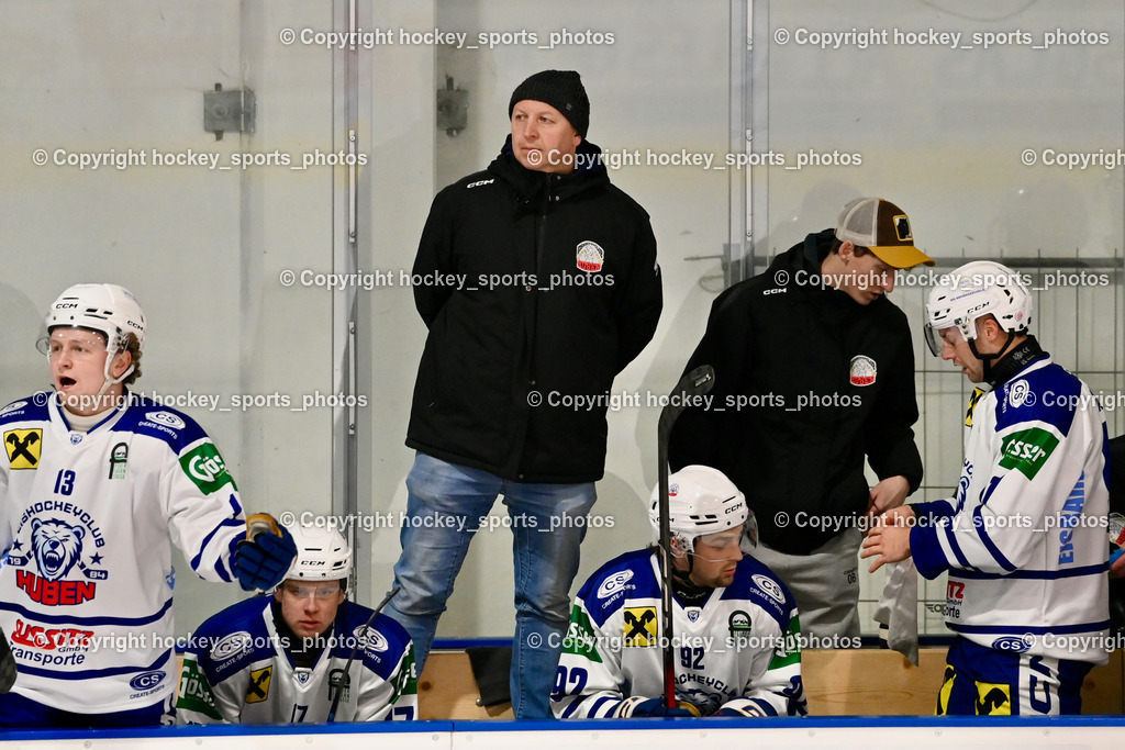 ESC Sparkasse STEINDORF vs. UECR Huben | Spielerbank UECR Huben, Headcoach UECR EISBÄREN HUBEN Trojer Silvio, ESC Sparkasse STEINDORF vs. UECR Huben, ESC Sparkasse STEINDORF vs. UECR Huben am 30.01.2026 in Steindorf (Ossiachersee Halle), Austria, (Photo by Bernd Stefan)