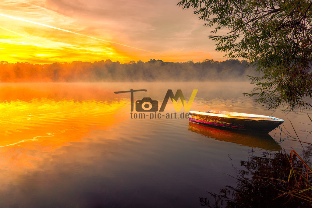 Sonnenaufgang am Max Eyth See - Stuttgart | Früh am morgen , ist es eine Wucht den Sonnenaufgang zu beobachten, und den morgentlichen Dunst der Nacht aufsteigen zu sehen. - Realisiert mit Pictrs.com