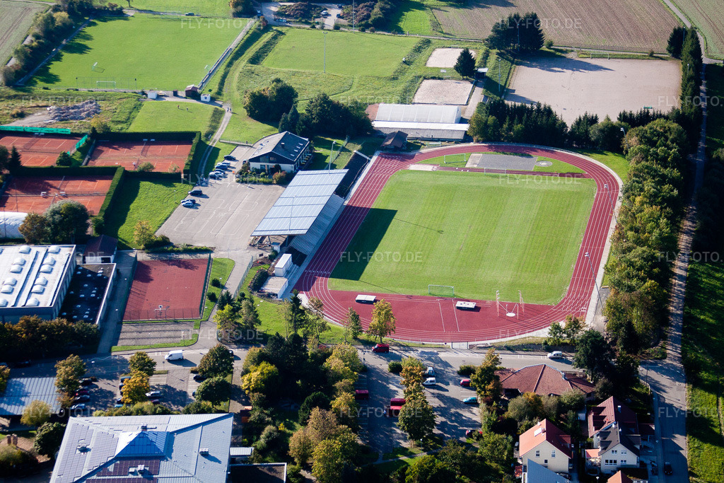 Luftbild: Ensemble der Sportplatzanlagen an den Schulen im Ortsteil Langensteinbach in Karlsbad im Bundesland Baden-Württemberg in Deutschland. Foto: IMG_45232.jpg vom 21.09.2011 durch Werner Riehm/FLY-FOTO.de