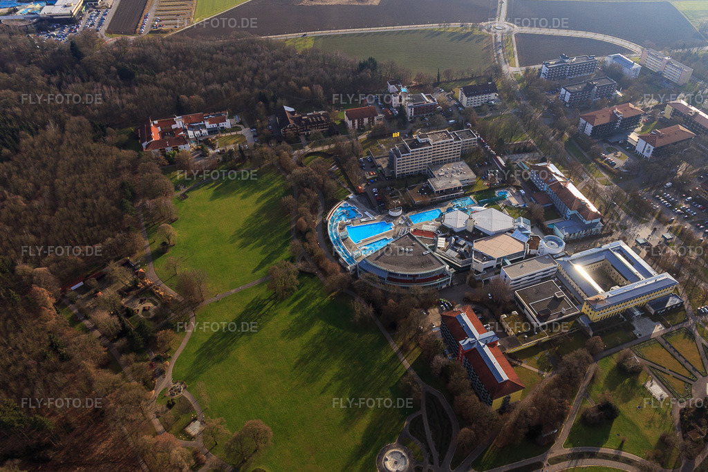 Luftbild: Kurpark am Europa Therme Bad Füssing an der Kurallee mit Klinik Niederbayern an der Paracelsusstraße und Thermenhotel Tannenhof in Bad Füssing im Bundesland Bayern in Deutschland.Foto: IMG_096083.jpg vom 29.12.2016 durch Werner Riehm/FLY-FOTO.deEuropa Therme Bad Füssing - Die Therme in Bayern für Wellness und SpaKlinik Niederbayern - Reha bei orthopädischen ErkrankungenThermenhotel Tannenhof - Urlaub - Therme - Bad Füssing - Start