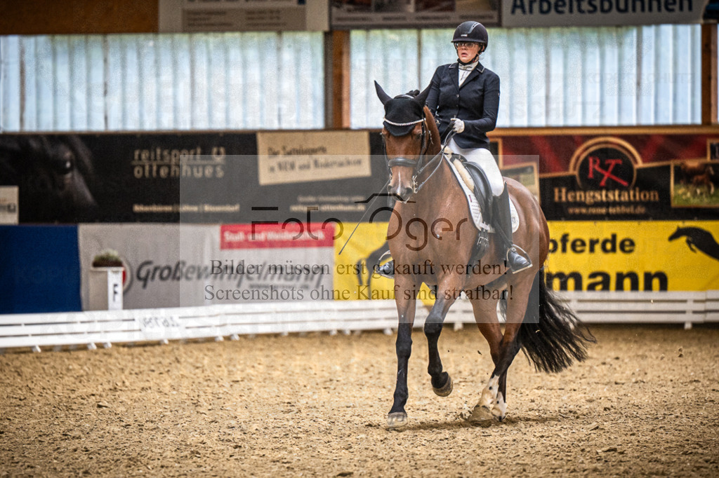DOS_1937 | Entdecke hochwertige Reitturnierfotos von Foto Oger. Professionell, emotional und authentisch – jetzt Lieblingsmomente im Shop bestellen.Deutschlandweite Turnierfotografie. - Realisiert mit Pictrs.com