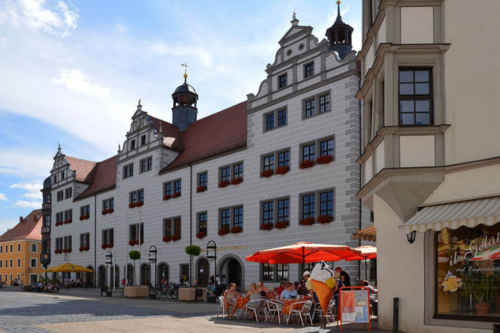 Torgau - Rathaus | Entdecke über 20 Kategorien Leipzig-Motive: Foto-Downloads, hochwertige Poster, Leinwand- & Fine-Art-Prints. Jetzt Lieblingsfoto im Bildlexikon Leipzig Shop bestellen!