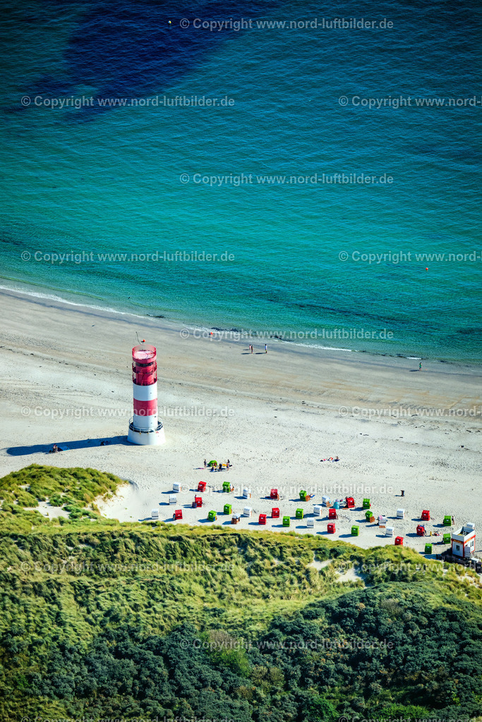 Helgoland_Düne_Leuchtturm_ELS_3892280824 | HELGOLAND 28.08.2024 Küsten- Landschaft am Sandstrand mit dem Leuchtturm auf der Helgoland-Düne in Helgoland im Bundesland Schleswig-Holstein. // Coastal landscape on the sandy beach with the lighthouse on the Helgoland dune in Heligoland in the state of Schleswig-Holstein. Foto: Martin Elsen