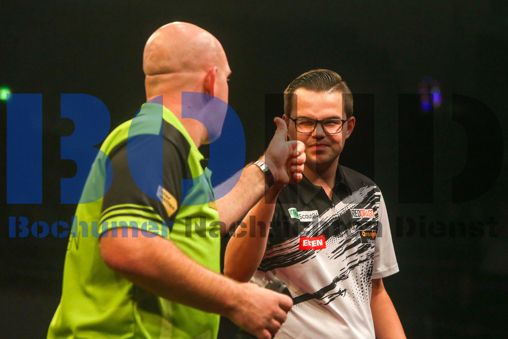  29.10.2023 - 
 | Sebastian Sendlak / Bochumer Nachrichtendienst (BOND) - PDC European Darts Championship: Viertelfinale {Persons shown} - Realisiert mit Pictrs.com