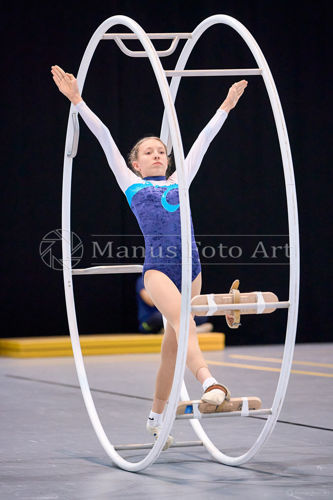 A-DSC03087 | Professionelle Sportfotografie in Hamburg, Schleswig-Holstein und Niedersachsen – spezialisiert auf Rhönrad, Geräteturnen, Leistungsturnen und rhythmische Sportgymnastik. Bundesweite Begleitung von Rhönrad-Events. Jetzt Sport-Fotos - Realisiert mit Pictrs.com