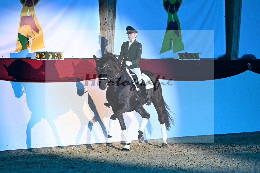 Decurio_Göbel_2255100 | hf-fotografie - Realisiert mit Pictrs.com