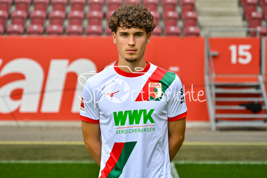 FC Augsburg 2025/26 | Oliver SORG / Einzelfoto / Freisteller / Media Day FC Augsburg: WWK-Arena am 06.08.2025