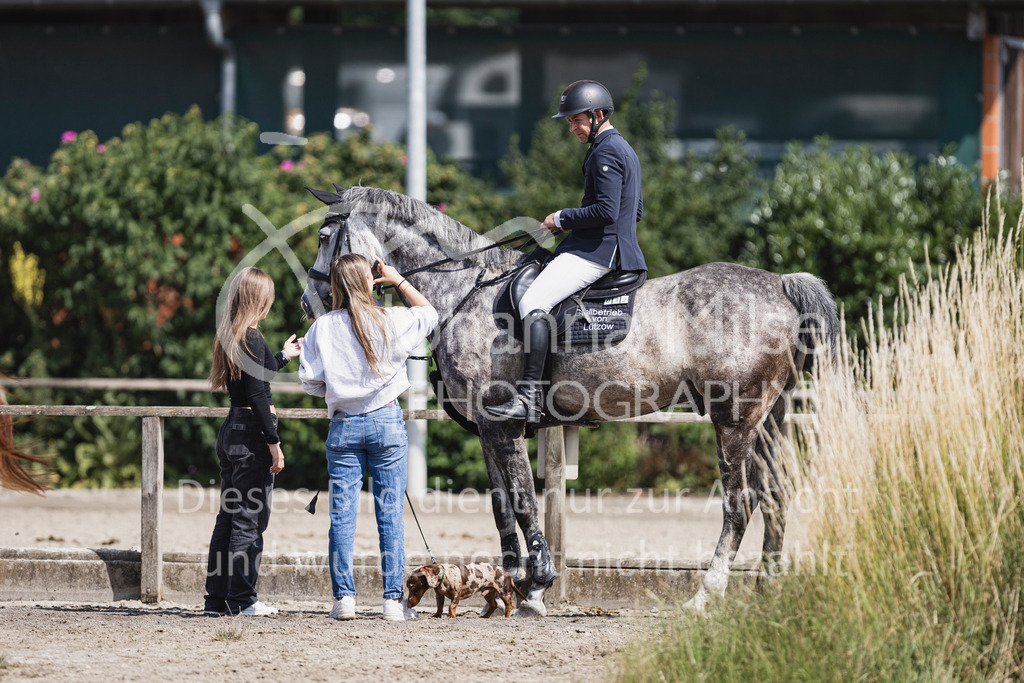 250628_PfSpTa_A2-Spr-223 | Deine schönsten Turniermomente als professionelle Fotos! Entdecke hochwertige Pferdesport-Fotografie im Online-Shop. Jetzt Fotos finden & bestellen!