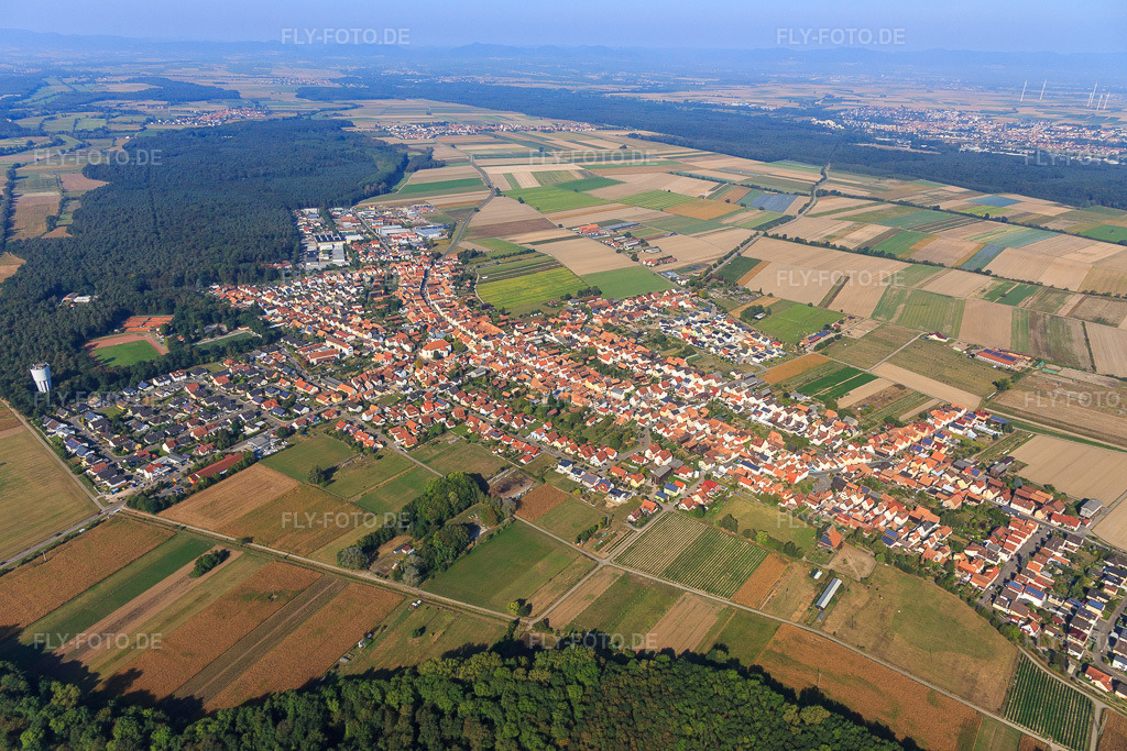 Luftbild: Dorfübersicht aus Südosten in Hatzenbühl im Bundesland Rheinland-Pfalz in Deutschland. Foto: IMG_094894.jpg vom 24.09.2016 durch Werner Riehm/FLY-FOTO.de