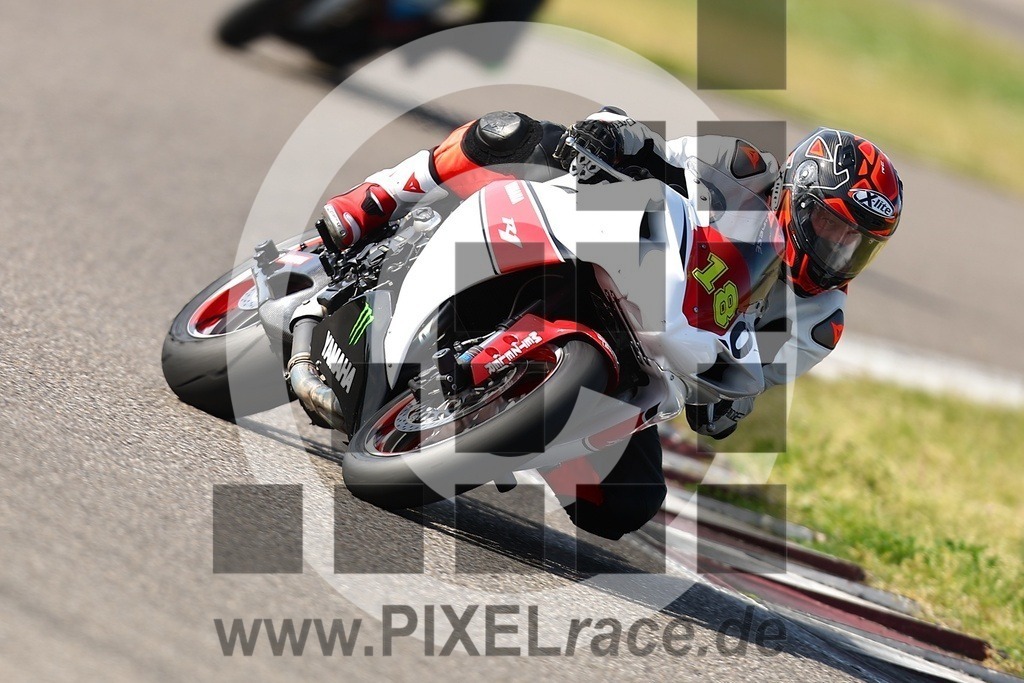 0180-20260426_00649 | Schöne Erinnerungen an spannende Momente - das festzuhalten ist unser Job. PIXELrace.de ist seit 2003 auf den Rennstrecken Europas unterwegs um die Action draußen beim Fahren und die wunderbare Stimmung imm Fahrerlager für euch einzufangen.