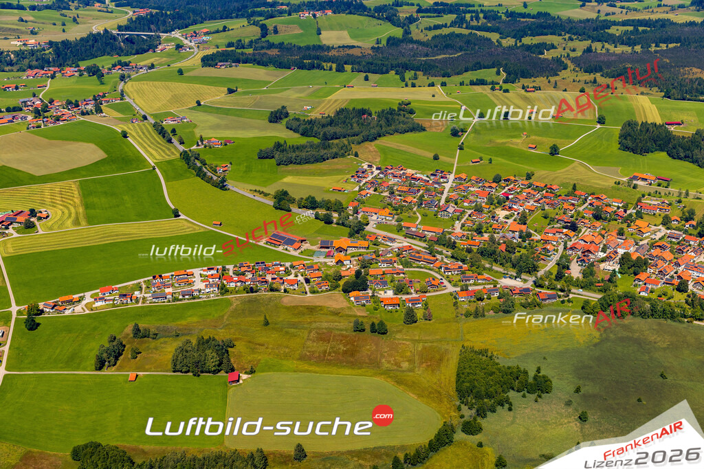 Luftaufnahme von Bad Bayersoien - Die Luftaufnahme wurde 2025 vom UL-Flugzeug heraus erstellt ( keine Drohne ) - Hochauflösende Luftaufnahme - für professionelle Ausdrucke geeignet. Die Geschenkidee !Mit Lizenz und Bildrechte bestellbar
