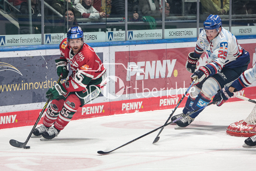 Augsburger Panther - Adler Mannheim | David WARSOFSKY (AEV #55) im Duell mit Denis REUL (MAN #29)
