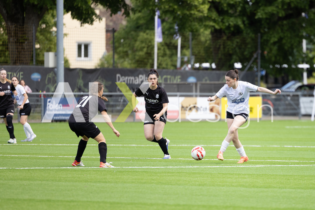 Fußball I Frauen I Saison 2025-2026 I Frauen 3. Liga | FVRZ Gruppe 2 | 18. Spieltag I Spielvereinigung Schaffhausen Damen 1 - Team Furttal Zürich I 17.05.2026 | Hochwertige Sportfotos kaufen & lizenzieren für Medien, Vereine, Agenturen & Sportler:innen. Entdecke professionelle Sportfotografie im Bildshop von Alexander Franzen. - Realisiert mit Pictrs.com