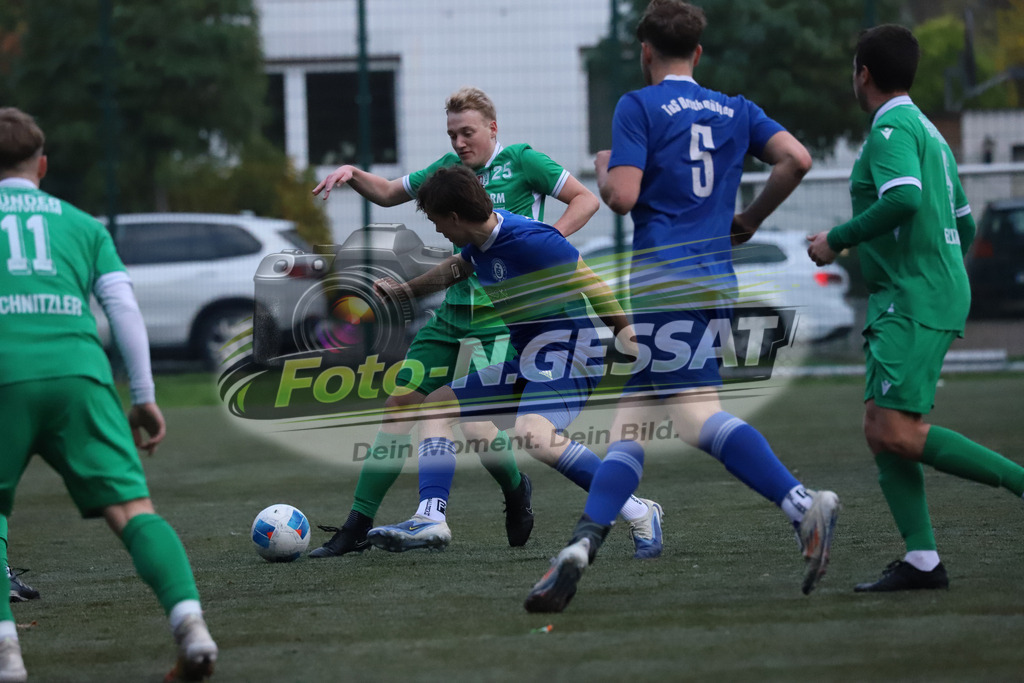 Bünder SV - TuS Bruchmühlen | Auf dem Bild zu sehen: grün Bünder SV: Florian Finke ; blau TuS Bruchmühlen: Jan HrdinaBünder SV, TuS Bruchmühlen, Saison 25/26, Kreisliga A, Bünde, Deutschland - Realisiert mit Pictrs.com