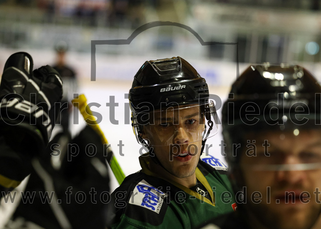 2023-03-03_049_TSV_Erding_gegen_ESC_Kempten | Erding, Deutschland, 03.03.2023:
Eishockey, Bayernliga Playoffs 2022 / 2023, Viertelfinale, TSV Erding gegen ESC Kempten, Endergebnis: 9:3

Mark Waldhausen (Erding Gladiators, #27)

Foto: Christian Riedel / fotografie-riedel.net