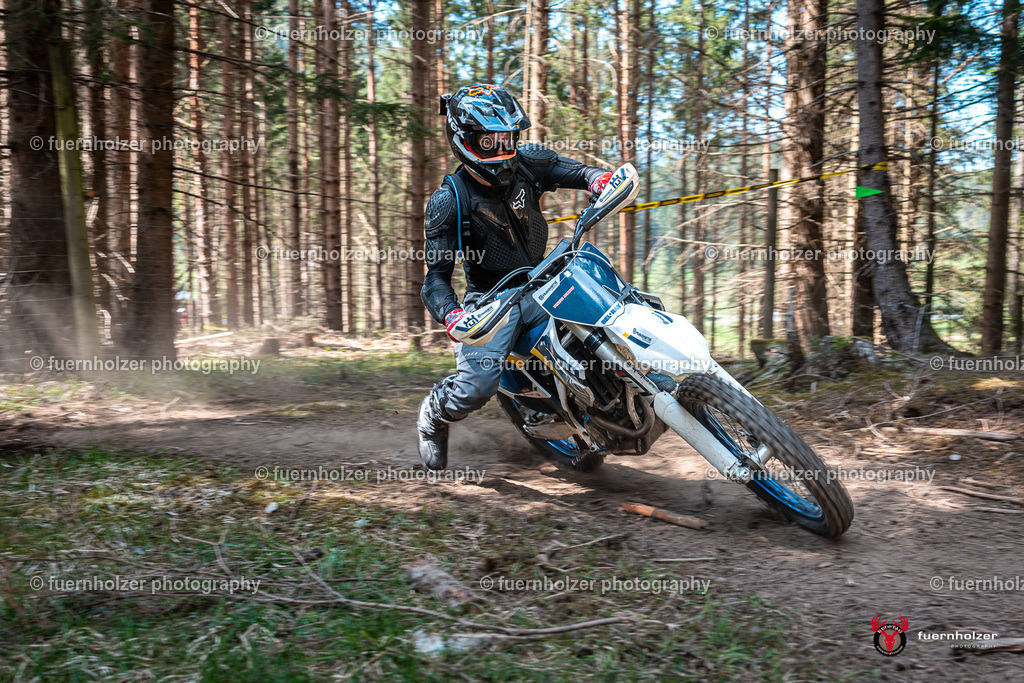 fuernholzer_250501-C1-528 | Fotografische Impressionen von der Red Stag Enduro Extreme by fuernholzer-photography.com. Endurosport in Österreich fotografisch festgehalten von fuernholzer. Auftragsfotografie für Private, Gewerbefotos und Industriefotografie. Eventfotografie, Sportfotografie und Motorsportfotografie. Anbieter von Fotoworkshops, Fototraining, fotografischen Vorträgen und Fotoseminaren.